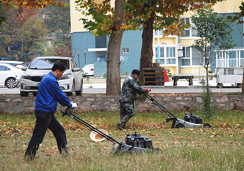 旗幟引領(lǐng)——星火機(jī)床公司黨員開展學(xué)雷鋒義務(wù)勞動(dòng)