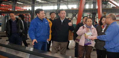 國家發(fā)改委調(diào)研組來星火機床公司調(diào)研