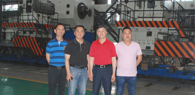 鴻海龍公司總經(jīng)理來(lái)星火機(jī)床公司考察訂貨 鴻海龍公司總經(jīng)理來(lái)星火機(jī)床公司考察訂貨