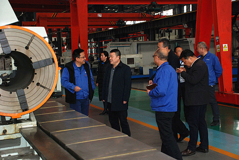 副市長(zhǎng)赫文杰來(lái)星火機(jī)床公司調(diào)研生產(chǎn)經(jīng)營(yíng)工作