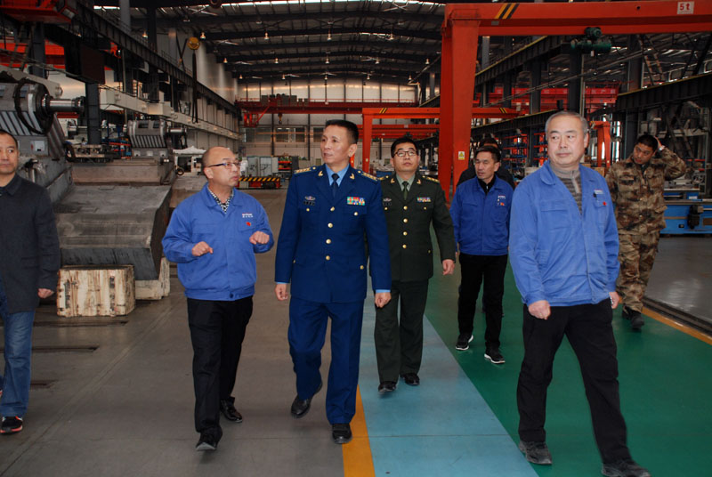 天水軍分區(qū)司令員劉甫清來(lái)星火機(jī)床公司調(diào)研