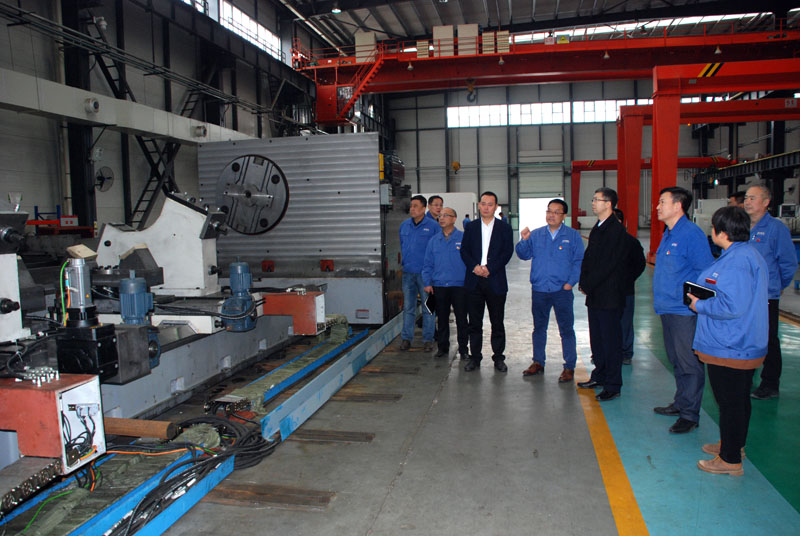 天水市委常委、副市長(zhǎng)劉驍來(lái)星火機(jī)床公司調(diào)研