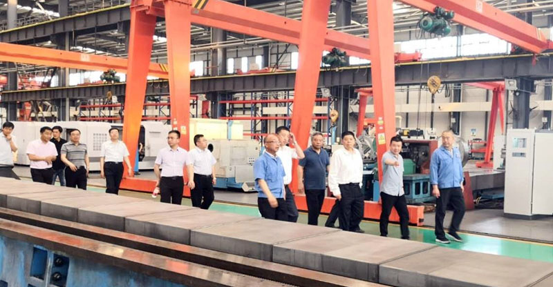 中國中車集團(tuán)領(lǐng)導(dǎo)一行來星火機(jī)床公司參觀考察 中國中車集團(tuán)領(lǐng)導(dǎo)一行來星火機(jī)床公司參觀考察