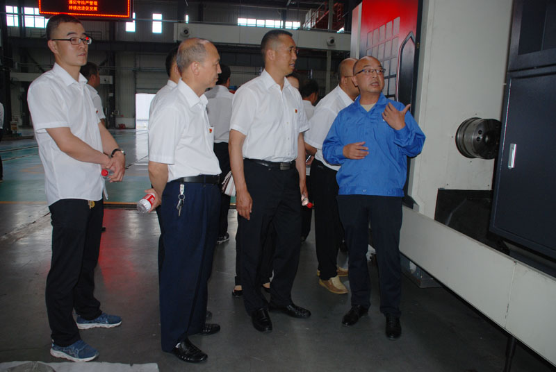 天水市政府政務(wù)大廳黨員干部來星火機(jī)床公司參觀交流 天水市政府政務(wù)大廳黨員干部來星火機(jī)床公司參觀交流