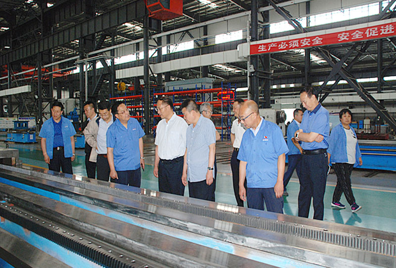 甘肅省國資委副主任李勇來星火機(jī)床公司調(diào)研 甘肅省國資委副主任李勇來星火機(jī)床公司調(diào)研