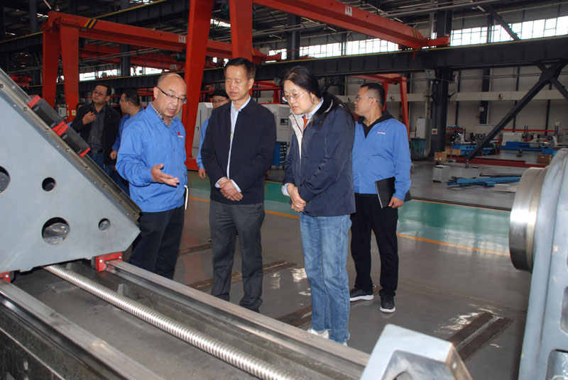 天水市政協(xié)、科技局領(lǐng)導(dǎo)來(lái)星火機(jī)床公司調(diào)研