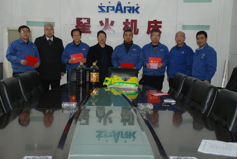 天水市政府國資委、市企工委慰問星火機(jī)床公司優(yōu)秀黨員、困難黨員、老黨員