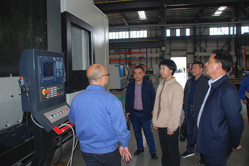 天水市人大副主任王曉琴來星火機(jī)床公司調(diào)研