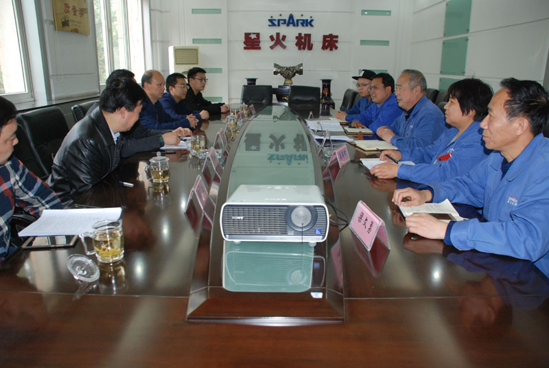 甘肅省工信廳有關(guān)部門領(lǐng)導(dǎo)來星火機(jī)床公司調(diào)研