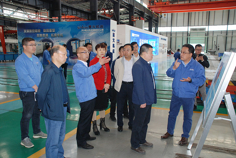 甘肅省財(cái)政廳副廳長郝文杰來星火機(jī)床公司調(diào)研