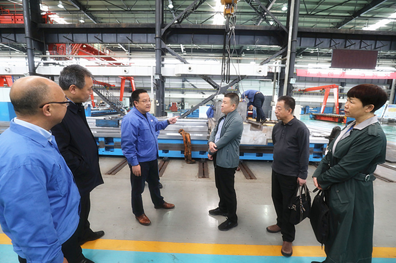 甘肅省財(cái)政廳副廳長(zhǎng)郝文杰來(lái)星火機(jī)床調(diào)研