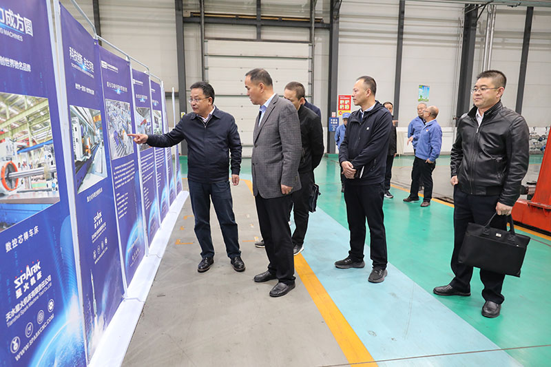天水市政府領(lǐng)導(dǎo)來星火機床公司調(diào)研