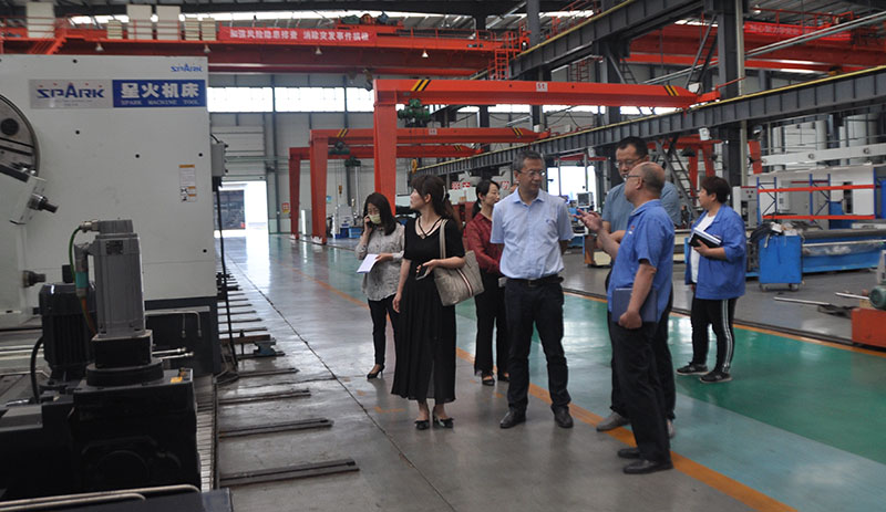 中科院蘭州化物所周峰一行來星火公司調(diào)研 中科院蘭州化物所周峰一行來星火公司調(diào)研