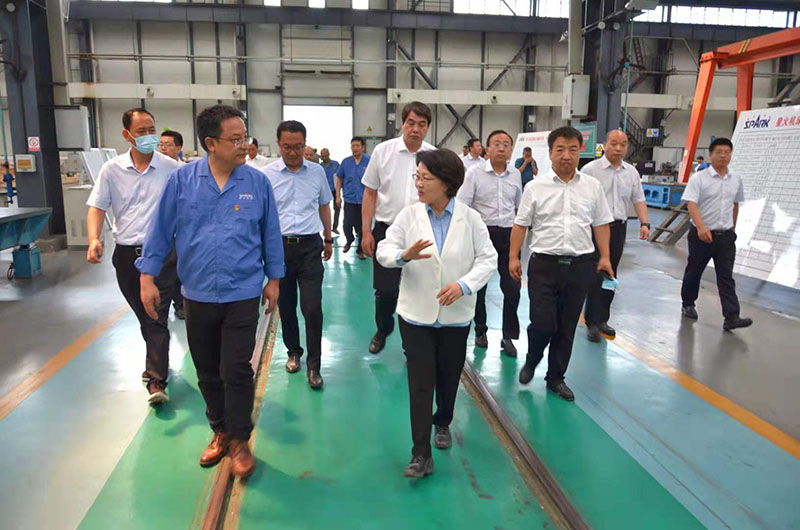 天水市委書(shū)記張永霞在星火機(jī)床公司調(diào)研 天水市委書(shū)記張永霞在星火機(jī)床公司調(diào)研