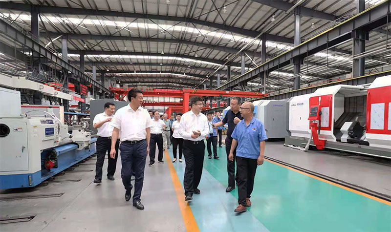 甘肅銀行董事長(zhǎng)劉青來(lái)星火機(jī)床公司調(diào)研 甘肅銀行董事長(zhǎng)劉青來(lái)星火機(jī)床公司調(diào)研