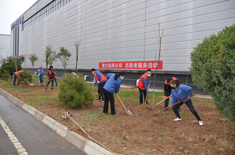 星火機(jī)床公司黨員干部職工積極開(kāi)展“3.12”義務(wù)植樹活動(dòng)