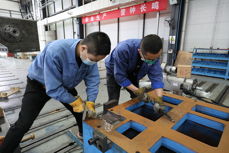 實(shí)字當(dāng)頭 干字為先 清明假期他們這樣過(guò) 實(shí)字當(dāng)頭 干字為先 清明假期他們這樣過(guò)