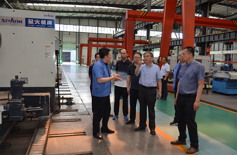 省工信廳副廳長(zhǎng)黃寶榮一行來星火機(jī)床公司調(diào)研