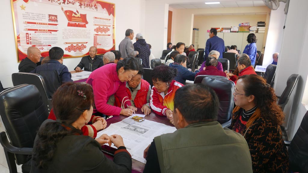 心系退休職工  情暖九九重陽，星火機床公司開展退休職工歡度重陽節(jié)撲克牌比賽活動