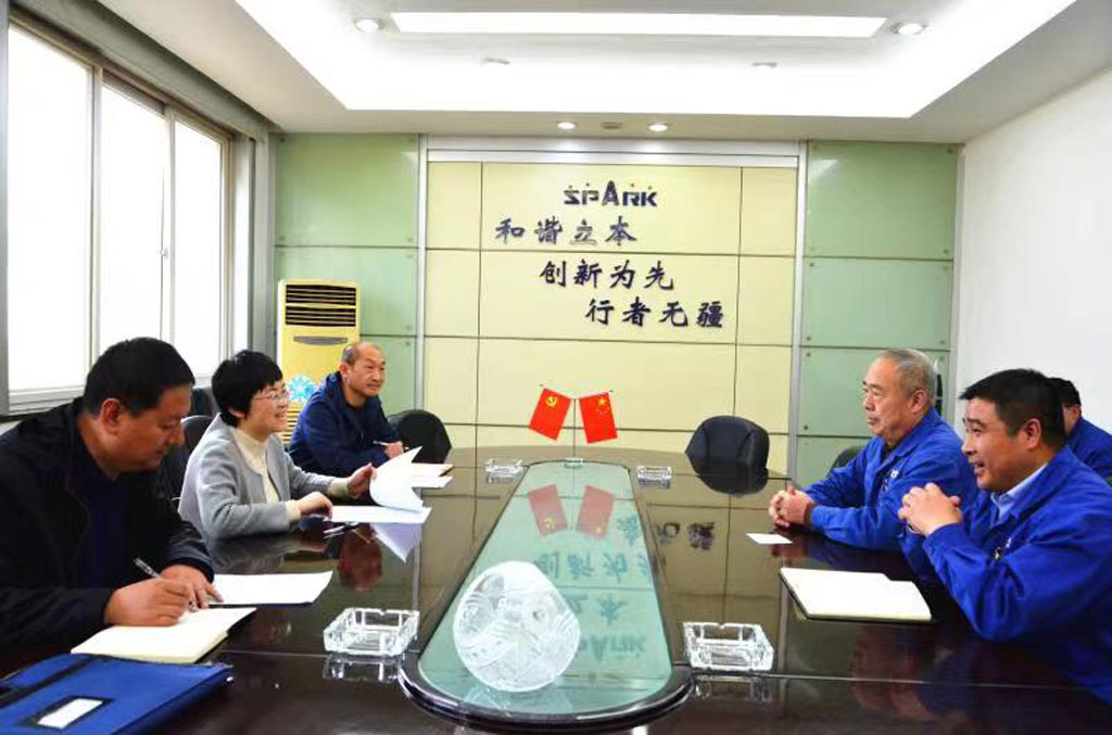 天水市工信局領導調研星火機床公司生產(chǎn)經(jīng)營工作