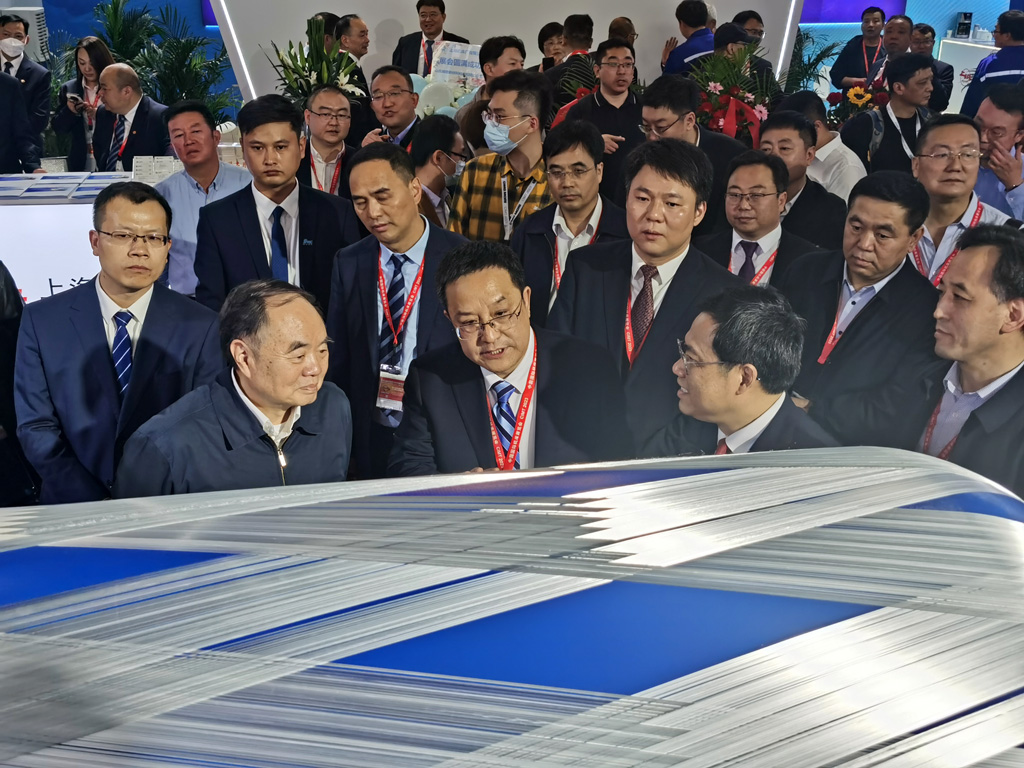 中國工程院院士周濟(jì)蒞臨星火機(jī)床公司展臺參觀 中國工程院院士周濟(jì)蒞臨星火機(jī)床公司展臺參觀