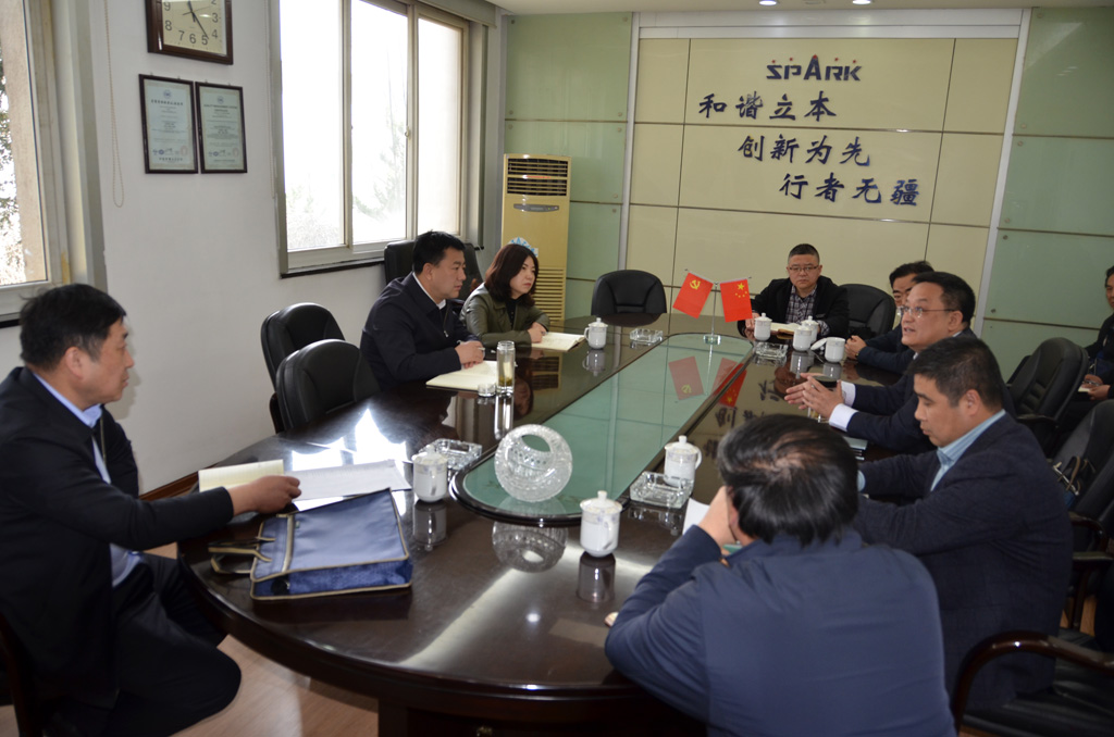 麥積區(qū)委副書記 區(qū)長趙虎生在星火機床公司調研