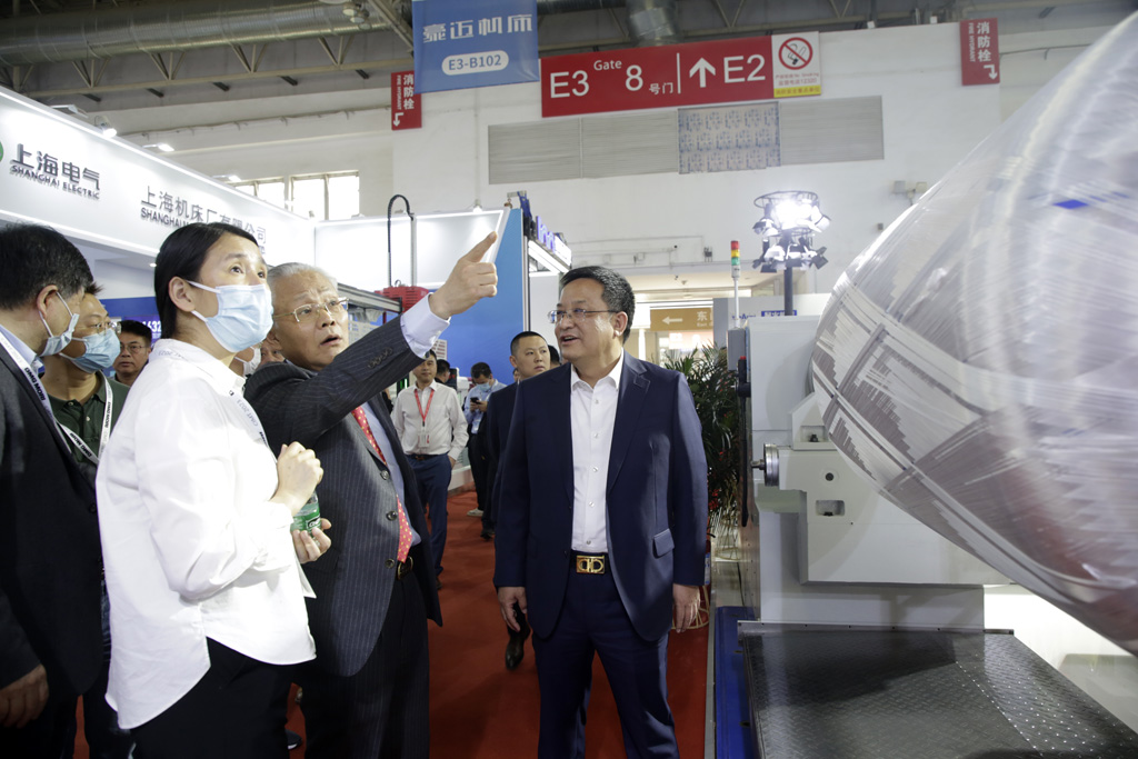 科技部及機(jī)床工具協(xié)會領(lǐng)導(dǎo)蒞臨星火展位參觀指導(dǎo)