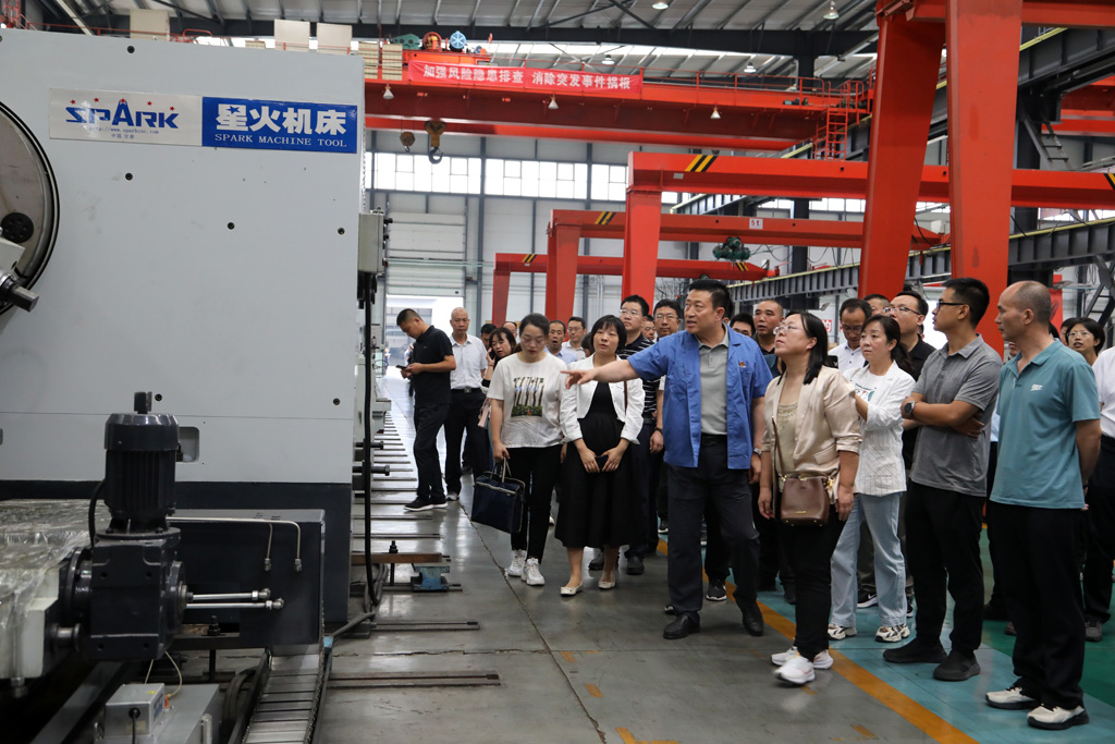 中共天水市委黨?？h級(jí)、中青年干部培訓(xùn)班學(xué)員來星火公司參觀