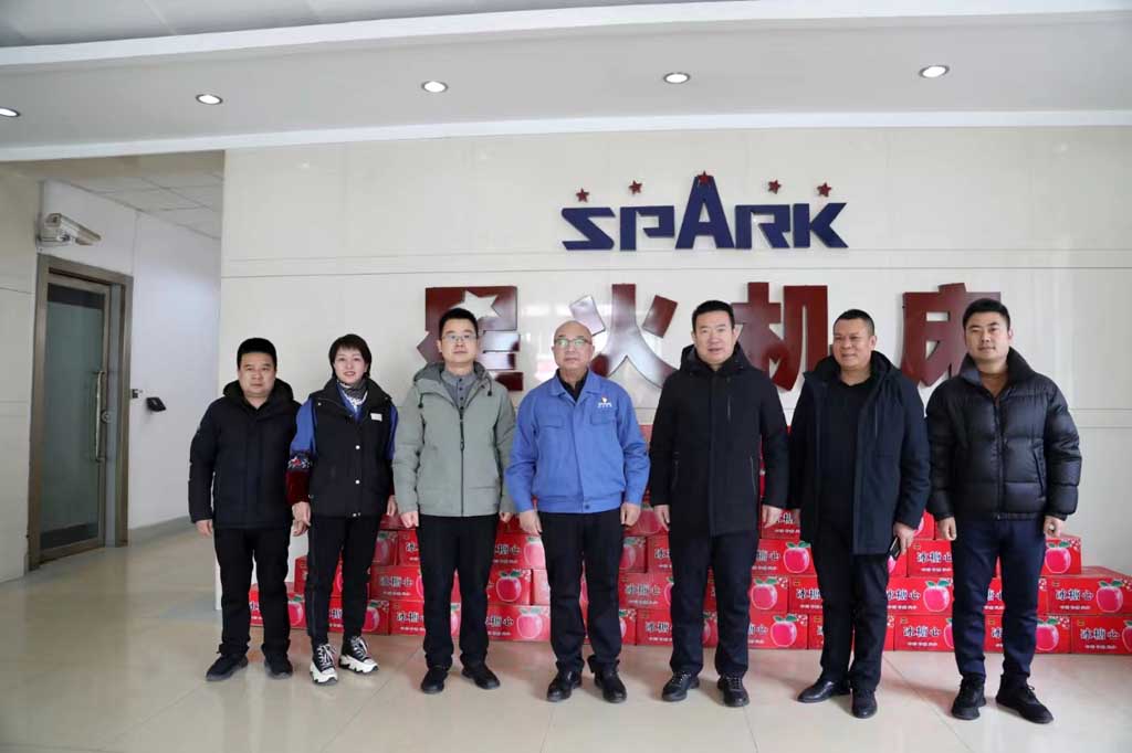 經(jīng)開區(qū)來星火機(jī)床公司開展慰問活動 經(jīng)開區(qū)來星火機(jī)床公司開展慰問活動