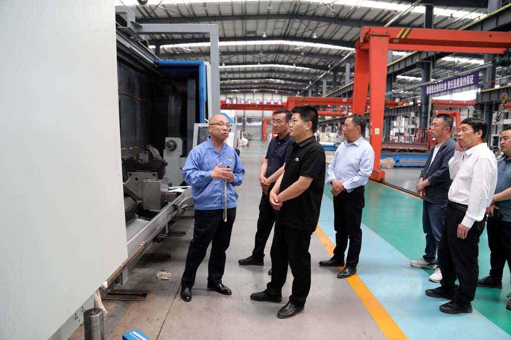 市直機(jī)關(guān)重大項(xiàng)目踐學(xué)活動(dòng)組成員參觀星火公司