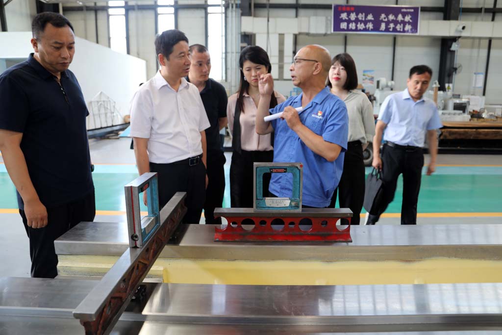 寶雞市工信局領(lǐng)導一行來星火公司調(diào)研