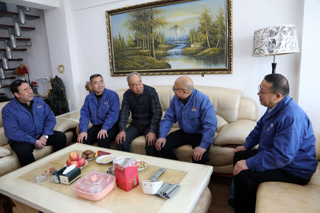 星火機(jī)床公司開(kāi)展節(jié)前慰問(wèn)