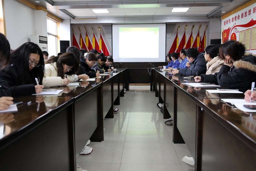 蘭州理工大學(xué)學(xué)生來星火數(shù)控公司實(shí)習(xí)