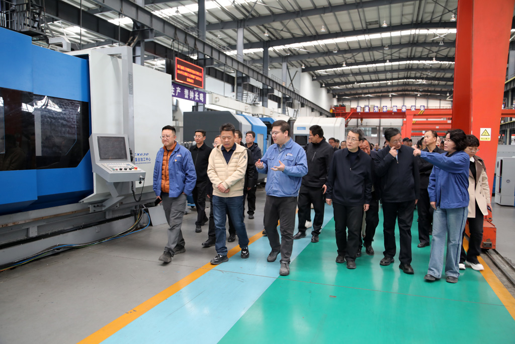 省工信廳、省內(nèi)各市州工信局、金融機(jī)構(gòu)領(lǐng)導(dǎo)來(lái)星火數(shù)控調(diào)研