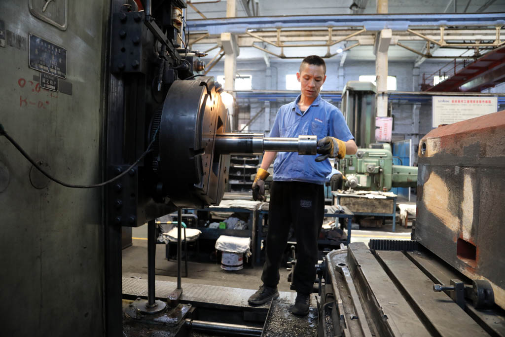 “向勞模學(xué)習(xí)，做時代工匠”之匠心鑄就卓越實干詮釋擔(dān)當(dāng) ——— 記星火數(shù)控公司大件加工分廠鏜床工、天水市勞模甄毅博 