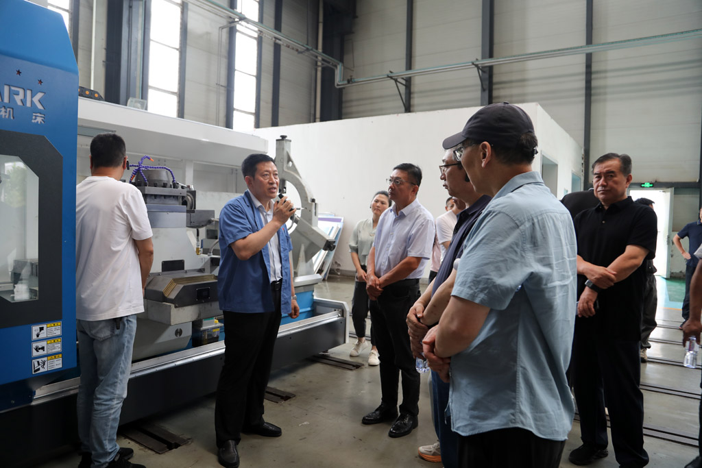 中國機電裝備維修與改造技術(shù)協(xié)會考察參觀星火數(shù)控